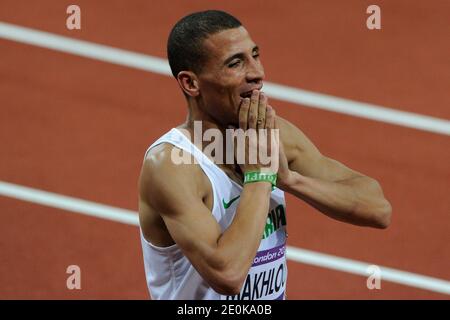 Taoufik Makhloufi aus Algerien feiert, als er die Ziellinie überquert und das 1500-m-Rennen der Männer im Olympiastadion gewinnt, während der Olympischen Sommerspiele 2012 in London, Großbritannien, Dienstag, 7. August 2012. Foto von Henri Szwarc/ABACAPRESS.COM Stockfoto