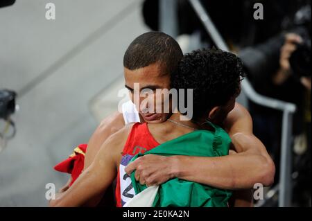 Taoufik Makhloufi aus Algerien feiert den Sieg des 1500-m-Rennens der Männer im Olympiastadion während der Olympischen Sommerspiele 2012 in London, Großbritannien, Dienstag, 7. August 2012. Foto von Henri Szwarc/ABACAPRESS.COM Stockfoto