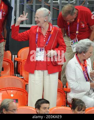 Königin Margrethe II. Von Dänemark nimmt am 8. August 2012 am Viertelfinale des Herren-Handballspieles Schweden gegen Dänemark bei den Olympischen Spielen 2012 in London in der Basketball Arena in London, Großbritannien, Teil. Schweden gewann 24-22. Foto von Gouhier-Guibbaud-JMP/ABACAPRESS.COM Stockfoto