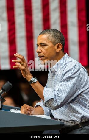 US-Präsident Barack Obama spricht am 12. August 2012 mit Unterstützern im Bridgeport Arts Center während einer Spendenaktion zu seinem Geburtstag in Chicago, IL, USA. Foto von Ralf-Finn Hestoft/Pool/ABACAPRESS.COM Stockfoto