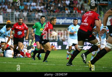 RC Toulon's Jonny Wilkinson beim französischen Top 14 Rugby Spiel USAP gegen RC Toulon. RCT gewann 15 - 21. Am 18. August 2012 im Aime Giral Stadion in Perpignan, Südfrankreich. Foto von Michel Clementz/ABACAPRESS.COM Stockfoto