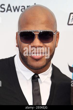 Flo Rida Ankunft für die 2012 tun Sie etwas! Auszeichnungen im Barker Hangar in Santa Monica, Los Angeles, CA, USA am 19. August 2012. Foto von Baxter/ABACAPRESS.COM Stockfoto