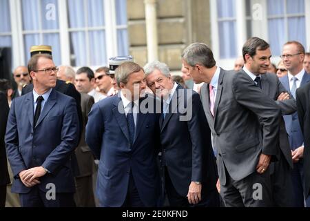 Guillaume Lambert und Christian Flaesch, Direktor der Pariser Justizpolizei, nehmen am 23. August 2012 an einer Zeremonie anlässlich des 68. Jahrestages der Befreiung von Paris von den Nazis im Polizeihauptquartier in Paris Teil. Foto von Mousse/ABACAPRESS.COM Stockfoto