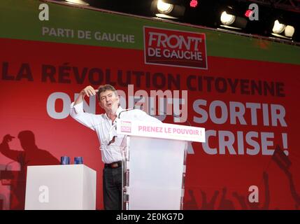 Jean-Luc Melenchon, Vorsitzender der Parti de Gauche (FG), hält eine Rede zur Eröffnung des "Estivales du Front de Gauche", des Sommerkongresses der Linkspartei (Parti de Gauche) in Saint Martin d'Heres, bei Grenoble, Frankreich, am 24. August 2012. Fotos von Vincent Dargent/ABACAPRESS.COM Stockfoto