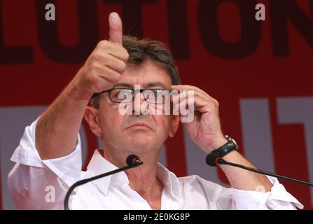 Jean-Luc Melenchon, Vorsitzender der Parti de Gauche (FG), hält eine Rede zur Eröffnung des "Estivales du Front de Gauche", des Sommerkongresses der Linkspartei (Parti de Gauche) in Saint Martin d'Heres, bei Grenoble, Frankreich, am 24. August 2012. Fotos von Vincent Dargent/ABACAPRESS.COM Stockfoto