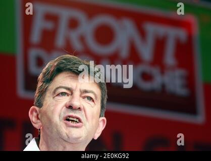 Jean-Luc Melenchon, Vorsitzender der Parti de Gauche (FG), hält eine Rede zur Eröffnung des "Estivales du Front de Gauche", des Sommerkongresses der Linkspartei (Parti de Gauche) in Saint Martin d'Heres, bei Grenoble, Frankreich, am 24. August 2012. Fotos von Vincent Dargent/ABACAPRESS.COM Stockfoto