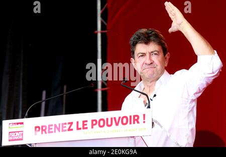 Jean-Luc Melenchon, Vorsitzender der Parti de Gauche (FG), hält eine Rede zur Eröffnung des "Estivales du Front de Gauche", des Sommerkongresses der Linkspartei (Parti de Gauche) in Saint Martin d'Heres, bei Grenoble, Frankreich, am 24. August 2012. Fotos von Vincent Dargent/ABACAPRESS.COM Stockfoto