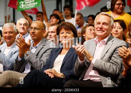 Nationalversammlung Claude Bartolone, Nummer 2 der Sozialistischen Partei Harlem Desir, erste Sekretärin der Sozialistischen Partei (PS) Martine Aubry, Premierminister Jean-Marc Ayrault sind während des dritten Tages der jährlichen Sommeruniversität der Sozialistischen Partei (PS) in La Rochelle im Südwesten Frankreichs am 26. August 2012 abgebildet. Die jährliche Sommeruniversität der Sozialistischen Partei (PS) findet vom 24. Bis 26. August in La Rochelle statt. Foto von Patrick Bernard/ABACAPRESS.COM Stockfoto