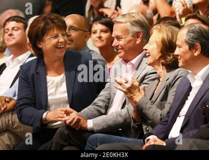 Innenminister Manuel Valls, Nationalversammlung Claude Bartolone, Nummer 2 der Sozialistischen Partei Harlem Desir, erste Sekretärin der Sozialistischen Partei (PS) Martine Aubry, Premierminister Jean-Marc Ayrault, seine Frau Brigitte Ayrault, Jean-Christophe Cambadelis sind während des dritten Tages der jährlichen Sommeruniversität der Sozialistischen Partei (PS) abgebildet. In La Rochelle Südwestfrankreich am 26. August 2012. Die jährliche Sommeruniversität der Sozialistischen Partei (PS) findet vom 24. Bis 26. August in La Rochelle statt. Foto von Patrick Bernard/ABACAPRESS.COM Stockfoto