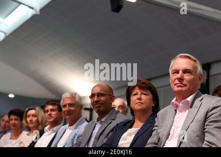 Der französische Premierminister Jean-Marc Ayrault, die erste Sekretärin der Sozialistischen Partei (PS), Martine Aubry, Harlem Desir, der Vorsitzende der Nationalversammlung, Claude Bartolone, der französische Innenminister Manuel Valls und die Juniorministerin für Expatriates, Helene Conway, sind am letzten Tag der jährlichen Sommeruniversität der Sozialistischen Partei Frankreichs (PS) abgebildet. In La Rochelle, Westfrankreich am 25. August 2012. Foto von Stephane Lemouton/ABACAPRESS.COM. Stockfoto