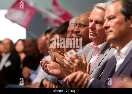 Jean-Christophe Cambadelis, der französische Premierminister Jean-Marc Ayrault und die Nummer 2 der Sozialistischen Partei Harlem Desir am letzten Tag der jährlichen Sommeruniversität der Sozialistischen Partei Frankreichs (PS) am 25. August 2012 in La Rochelle, Westfrankreich. Foto von Stephane Lemouton/ABACAPRESS.COM. Stockfoto