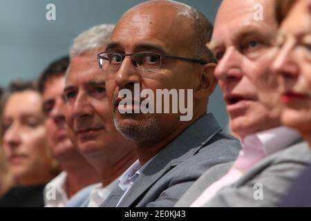 Die Nummer 2 der Sozialistischen Partei Harlem Desir, der Präsident der Nationalversammlung Claude Bartolone, der französische Premierminister Jean-Marc Ayrault und seine Frau Brigitte am letzten Tag der jährlichen Sommeruniversität der Sozialistischen Partei Frankreichs (PS) in La Rochelle, Westfrankreich, am 25. August 2012. Foto von Stephane Lemouton/ABACAPRESS.COM. Stockfoto