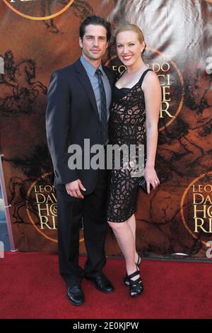 Scott Bailey und Adrienne Frantz kommen zur Leonardo da Vinci Skulptur 'Horse and Rider' World Grand Enthüllung, die am 27. August 2012 im Greystone Mansion in Beverly Hills, Los Angeles, CA, USA, stattfand. Foto von Tony DiMaio/ABACAPRESS.COM Stockfoto