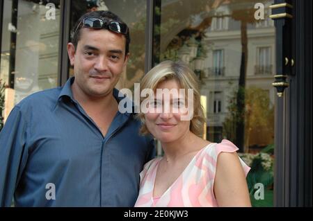 Filebild von Stephane Slima und Christine Lemler aus der französischen TV-Show "Sous le Soleil" posieren 2005 in Monte-Carlo während des Monte-Carlo TV Festivals. Stephane Slima stirbt mit 41 Jahren. Foto von Denis Guignebourg/ABACAPRESS.COM Stockfoto