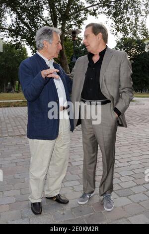 William Friedkin und Costa-Gavras Constantin bei der Premiere von Killer Joe am 29. August 2012 in der Cinematheque de Paris in Paris, Frankreich. Foto von Alban Wyters/ABACAPRESS.COM Stockfoto