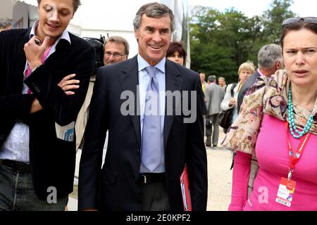 Der französische Haushaltsminister Jerome Cahuzac verlässt am 30. August 2012 den französischen Arbeitgeberverband Medef in Jouy-en-Josas, außerhalb von Paris. Foto von Stephane Lemouton/ABACAPRESS.COM. Stockfoto