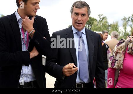 Der französische Haushaltsminister Jerome Cahuzac verlässt am 30. August 2012 den französischen Arbeitgeberverband Medef in Jouy-en-Josas, außerhalb von Paris. Foto von Stephane Lemouton/ABACAPRESS.COM. Stockfoto