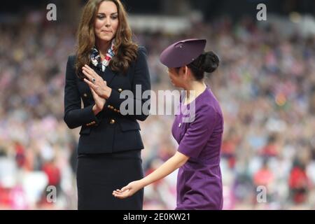 Die Herzogin von Cambridge, Kate Middleton, nimmt an der Medaillenzeremonie Teil, um die Goldmedaille am 2. September 2012 an den Briten Aled Davies im Olympiastadion, London, Großbritannien, zu überreichen. Foto von Pasco/ABACAPRESS.COM Stockfoto