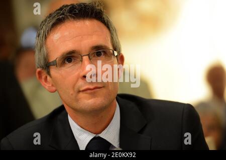 Der neu gewählte Präsident des seine-Saint-Denis-Generalrats, Stephane Troussel, wird bei der Wahl des neuen Präsidenten des seine-Saint-Denis-Generalrats am 4. September 2012 im Hotel des Departements Bobigny bei Paris, Frankreich, im Generalrat abgebildet. Stephane Troussel wird zum neuen Präsidenten des seine-Saint-Denis-Rates gewählt. Foto von Mousse/ABACAPRESS.COM Stockfoto