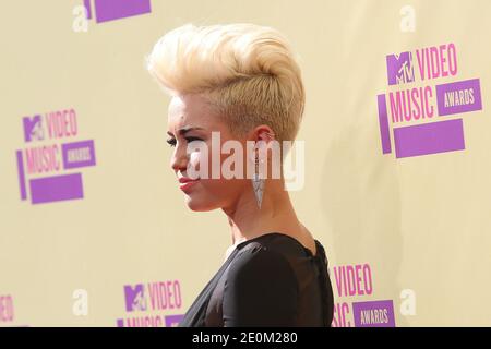 Miley Cyrus bei der Ankunft bei den TV Video Music Awards 2012, die am 6. September 2012 im Staples Center in Los Angeles, CA, USA, verliehen wurden. Foto von Krista Kennel/ABACAPRESS.COM Stockfoto