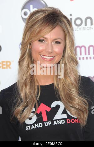 Stacy Keibler bei der "Stand Up to Cancer Benefit", die am 7. September 2012 im Shrine Auditorium in Los Angeles, Ca, USA, stattfand. Foto von Krista Kennel/ABACAPRESS.COM Stockfoto