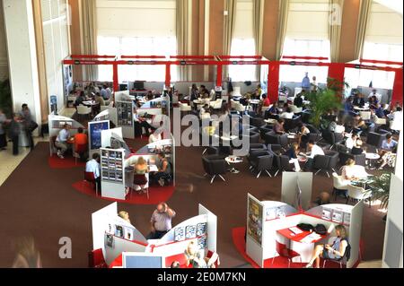 'Le Rendez-Vous' von TV France International in Biarritz, Frankreich am 10. September 2012. "Le Rendez-Vous" ist ein Markt, der sich speziell auf die französischen Programme spezialisiert hat und es ausländischen Käufern ermöglicht, das Beste aus dem aktuellen französischen Fernsehangebot zu sehen. Foto von Patrick Tohier/Photomobile/ABACAPRESS.COM Stockfoto