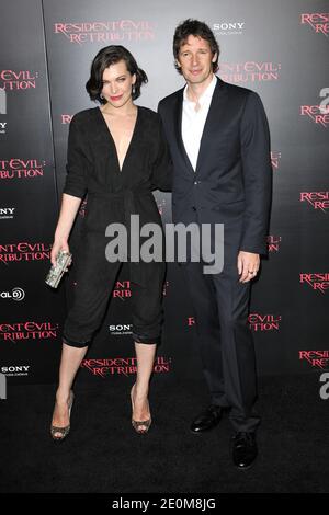 Milla Jovovovich und Paul W. S. Anderson bei der Premiere von 'Resident Evil: Retribution', im Regal Cinemas LA. LIVE in Los Angeles, CA, USA am 12. September 2012. Foto von Tony DiMaio/ABACAPRESS.COM Stockfoto