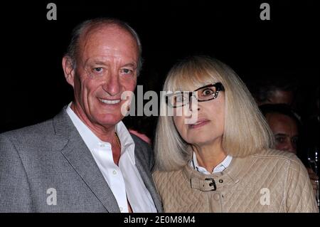 Mireille Darc mit ihrem Mann Pascal Desprez bei der "berühmten" Fotoausstellung der Paparazzi-Fotografen Bruno Mouron und Pascal Rostain am 13. september 2012 im Palais de Tokyo in Paris. Foto von Aurore Marechal/ABACAPRESS.COM Stockfoto