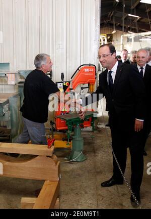 Der französische Präsident Francois Hollande besucht am 14. September 2012 die Fabrik Brive-Tonnelier in Brive la Gaillarde, Correze, Frankreich. Foto von Chesnot/Pool/ABACAPRESS.COM Stockfoto