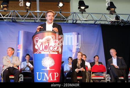 Luc Chatel hält eine Rede als nächste Nathalie Kosciusko-Morizet und Bruno Le Maire während des Parteitags der UMP am 15. September 2012 in Samoens, Frankreich. Am 18. Und 25. November werden die 5 Kandidaten für den Chef der Oppositionspartei und die Wahl Jean Francois Cope vertreten durch Luc Chatel, Nathalie Kosciusko-Morizet, Bruno Le Maire, Henri Guaino und Francois Fillon stattfinden. Foto von Vincent Dargent/ABACAPRESS.COM Stockfoto