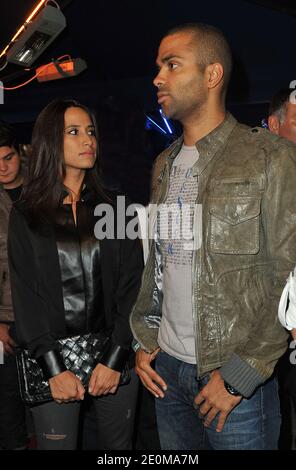 Tony Parker und seine Freundin, die am 15. September 2012 an der Party zum 1. Jahrestag des Restaurants "Arret De Jeu" in Paris, Frankreich, teilnahmen. Foto von Giancarlo Goraassini/ABACAPRESS.COM Stockfoto