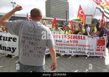 Mitarbeiter des französischen Automobilherstellers Peugeot-Citroen (PSA) protestieren während einer Demonstration am 15. September 2012 in Rennes, Westfrankreich, gegen den Plan von PSA. Foto von Laetitia Notarianni/ABACAPRESS.COM Stockfoto