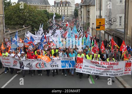 Mitarbeiter des französischen Automobilherstellers Peugeot-Citroen (PSA) protestieren während einer Demonstration in Rennes, Westfrankreich, am 15. September 2012 gegen den Plan von PSA. Foto von Laetitia Notarianni/ABACAPRESS.COM Stockfoto