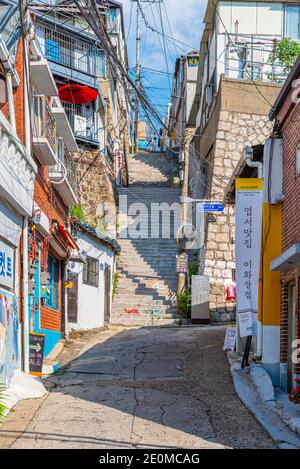 SEOUL, KOREA, 19. OKTOBER 2019: Bunte Straßen im Dorf Ihwa Mural in Seoul, Republik Korea Stockfoto