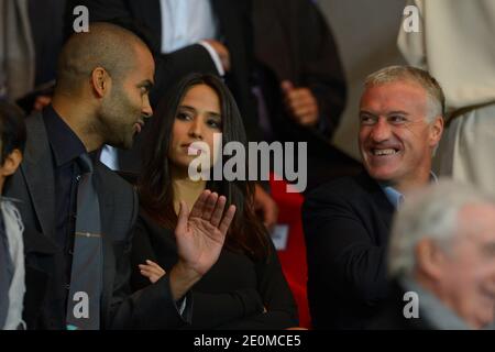 Tony Parker, seine Freundin Axelle und Didier Deschamps während des UEFA Champions League Group A Fußballspiel, Paris Saint-Germain gegen Dynamo Kiev im Parc des Princes Stadion in Paris, Frankreich am 18. September 2012. PSG gewann 4:1. Foto von Henri Szwarc/ABACAPRESS.COM Stockfoto