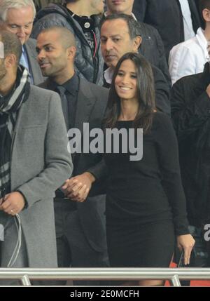 Tony Parker und seine Freundin Axelle während des UEFA Champions League Group A Fußballmatches Paris Saint-Germain gegen Dynamo Kiev am 18. September 2012 im Stadion Parc des Princes in Paris, Frankreich. PSG gewann 4:1. Foto von ABACAPRESS.COM Stockfoto