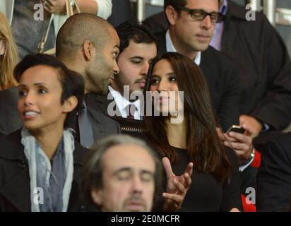 Tony Parker und seine Freundin Axelle während des UEFA Champions League Group A Fußballmatches Paris Saint-Germain gegen Dynamo Kiev am 18. September 2012 im Stadion Parc des Princes in Paris, Frankreich. PSG gewann 4:1. Foto von ABACAPRESS.COM Stockfoto