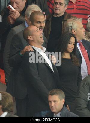 Tony Parker und seine Freundin Axelle während des UEFA Champions League Group A Fußballmatches Paris Saint-Germain gegen Dynamo Kiev am 18. September 2012 im Stadion Parc des Princes in Paris, Frankreich. PSG gewann 4:1. Foto von ABACAPRESS.COM Stockfoto