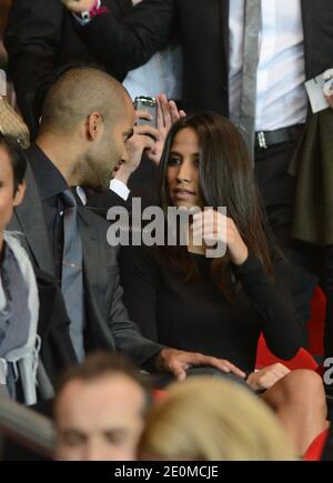 Tony Parker und seine Freundin Axelle während des UEFA Champions League Group A Fußballmatches Paris Saint-Germain gegen Dynamo Kiev am 18. September 2012 im Stadion Parc des Princes in Paris, Frankreich. PSG gewann 4:1. Foto von ABACAPRESS.COM Stockfoto