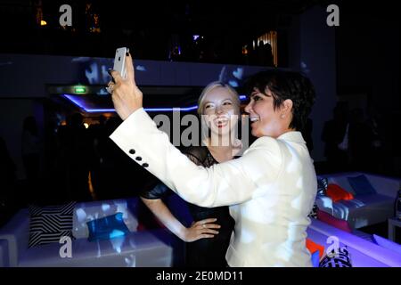 Kris Jenner und Francesca Eastwood bei der E! Unterhaltung TV-Kanal Party in Paris, Frankreich am 19. September 2012. Foto von Alban Wyters/ABACAPRESS.COM Stockfoto