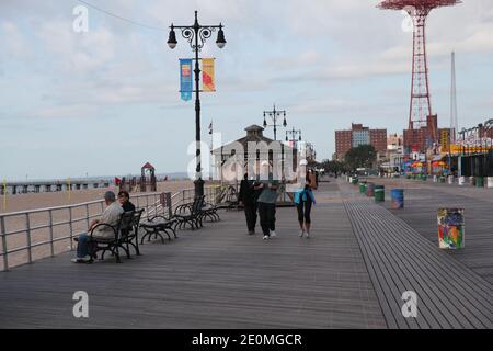 Blick auf Coney Island. Coney Island ist eine Halbinsel und Strand am Atlantischen Ozean im südlichen Brooklyn, NY, USA am 20. September 2012. Foto von Marie Psaila/ABACAPRESS.COM Stockfoto