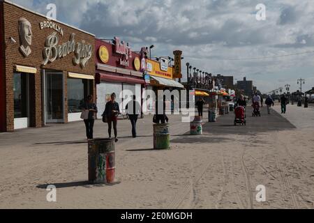 Blick auf Coney Island. Coney Island ist eine Halbinsel und Strand am Atlantischen Ozean im südlichen Brooklyn, NY, USA am 20. September 2012. Foto von Marie Psaila/ABACAPRESS.COM Stockfoto