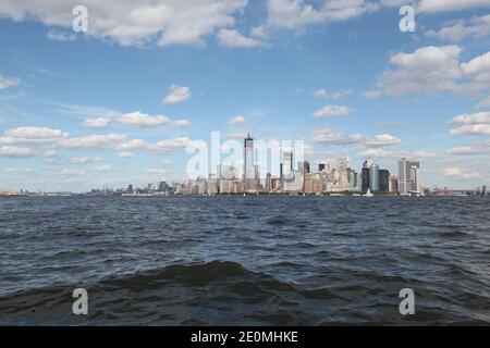 Blick auf die Skyline von Manhattan, mit dem World Trade Center und dem Freedom Tower (New Yorks höchstes Gebäude) über den Hudson River in New York City, NY, USA am 16. september 2012. Foto von Marie Psaila/ABACAPRESS.COM Stockfoto