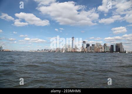 Blick auf die Skyline von Manhattan, mit dem World Trade Center und dem Freedom Tower (New Yorks höchstes Gebäude) über den Hudson River in New York City, NY, USA am 16. september 2012. Foto von Marie Psaila/ABACAPRESS.COM Stockfoto