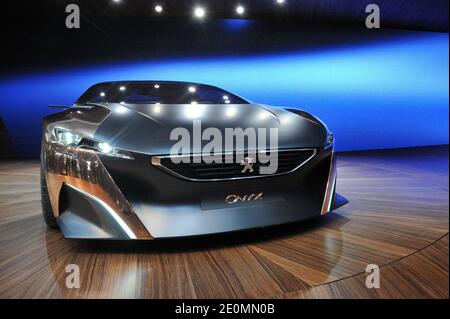 Das Konzeptfahrzeug Peugeot Onyx während des ersten Pressetags des Mondial de l'Automobile Paris Motor Show 2012, am 27. September 2012 in Paris, Frankreich. Foto von Thierry Plessis/ABACAPRESS.COM Stockfoto