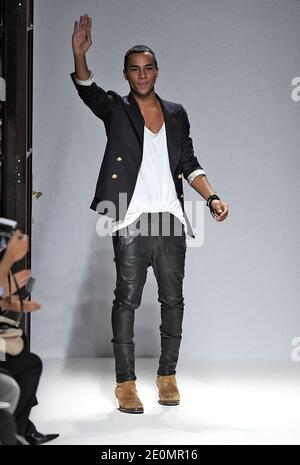 Der französische Modedesigner Olivier Rousteing ist am 27. September 2012 auf der Balmain Spring-Summer 2013 Ready-to-Wear Collection Show in Paris, Frankreich, zu sehen. Foto von Alain Gil-Gonzalez/ABACAPRESS.COM Stockfoto