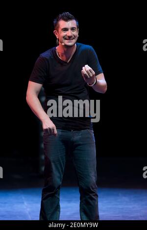 Der französische Humorist Anthony Joubert tritt am 10. August 2012 am Theater de Verdure in Nizza, Südfrankreich, auf. Foto von Syspeo.R/ABACAPRESS.COM Stockfoto