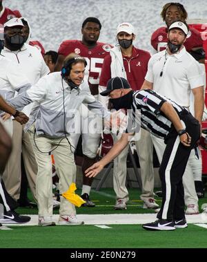 Arlington, Texas, USA. Januar 2021. Alabama-Cheftrainer ''NICK SABAN'' drückt seinen Unmut über den Anruf aus. Quelle: Hoss McBain/ZUMA Wire/Alamy Live News Stockfoto