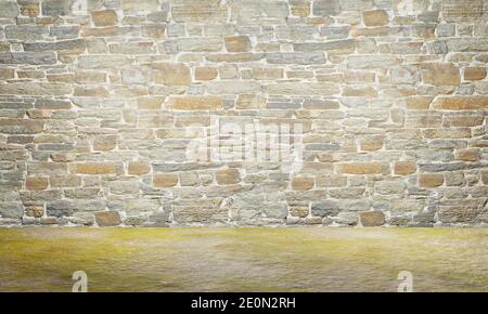 Alte mittelalterliche Burgmauer. Außenansicht der mittelalterlichen Verteidigungsmauer. Alte Steinwand Textur Hintergrund Stockfoto