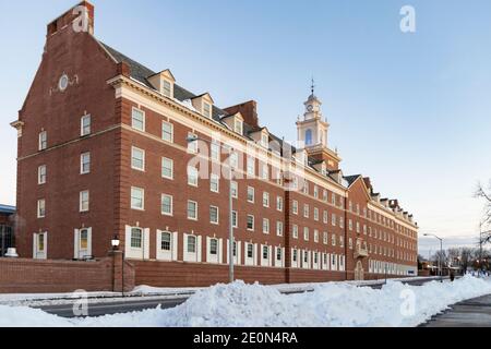 Winteransicht der Johnson Hall, auf dem Johnson and Johnson World Headquarters (J und J Corporate) Campus - neben der Rutgers University Stockfoto